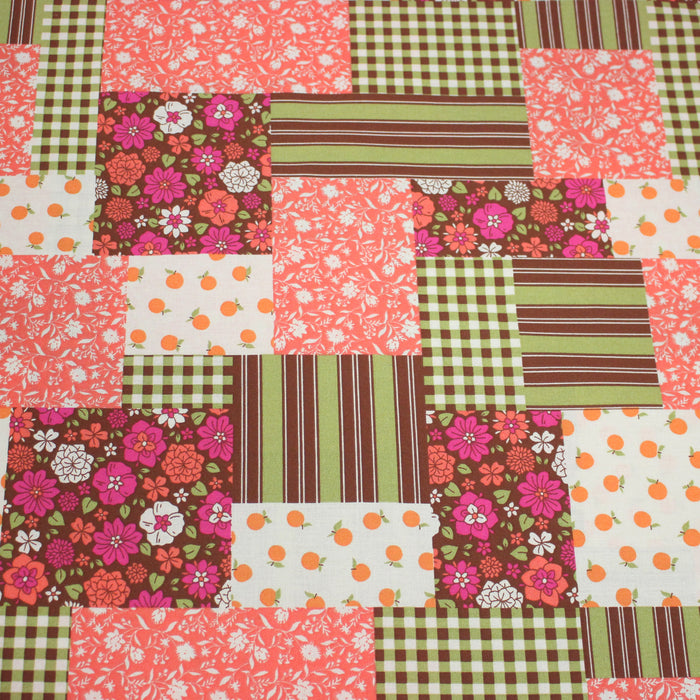 Tissu cotonnade motif patchwork imprimé floral et multicolore, tons roses, verts marrons, écrus - OEKO-TEX STANDARD 100