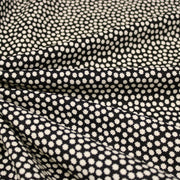 Tissu coton demi natté noir, fleurs géométriques écrues - MADE IN JAPAN - FABRICATION JAPONAISE - TissusPapi.com