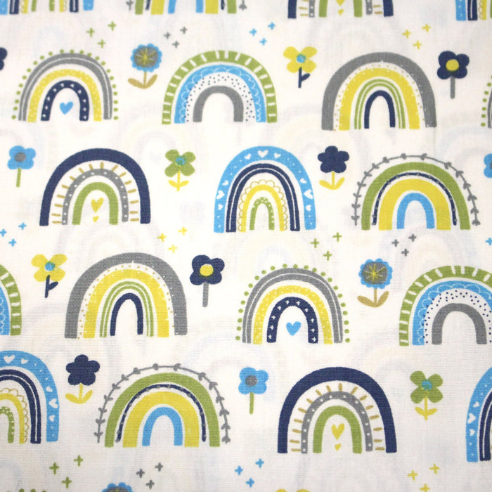 Tissu popeline coton blanc aux arcs en ciel verts bleus et jaunes - TissusPapi.com