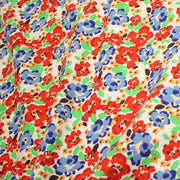 Tissu cotonnade aux fleurs graphiques rouges, bleues, vertes, fond écru - OEKO - TEX STANDARD 100 - TissusPapi.com