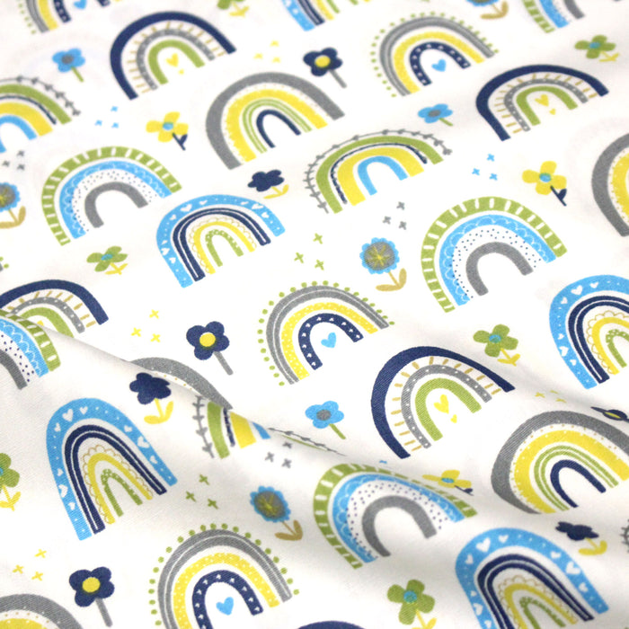 Tissu popeline coton blanc aux arcs en ciel verts bleus et jaunes - TissusPapi.com