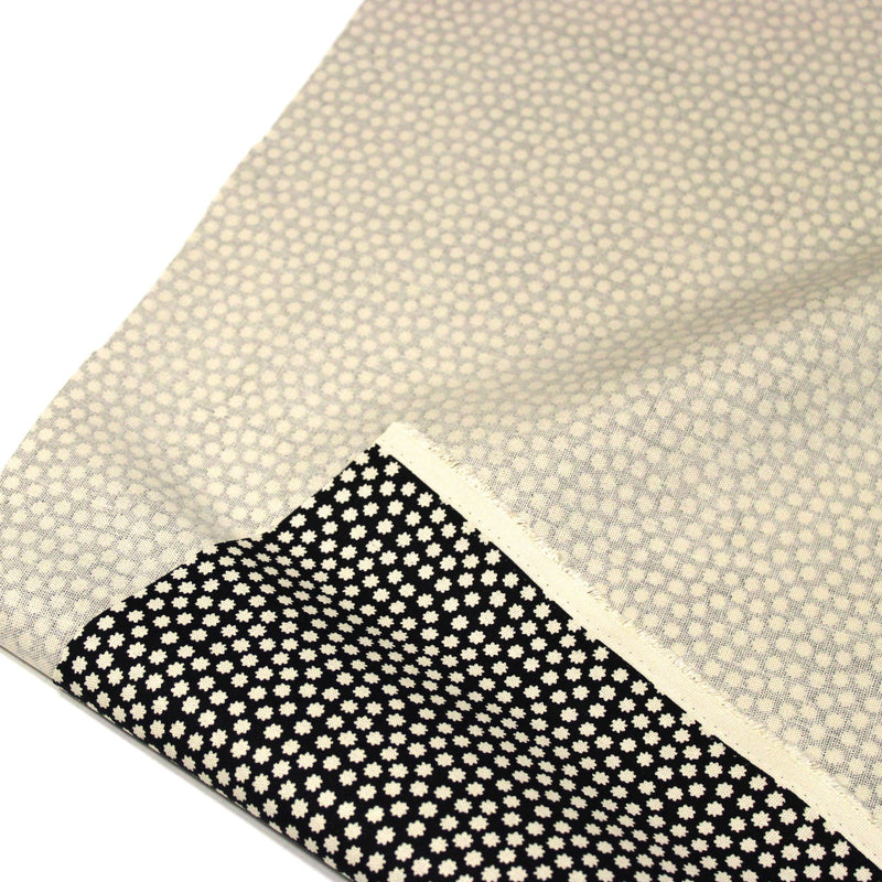Tissu coton demi natté noir, fleurs géométriques écrues - MADE IN JAPAN - FABRICATION JAPONAISE - TissusPapi.com