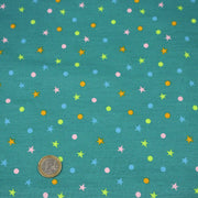 Tissu popeline coton vert canard aux pois et étoiles multicolores - TissusPapi.com