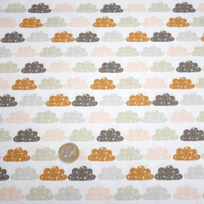 Tissu popeline coton rose bleu ciel aux nuages roses, gris et ocres - TissusPapi.com