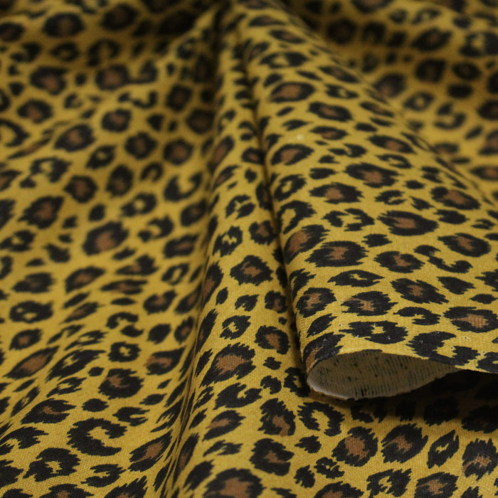 Tissu coton LEOPARD, taches noires et fauve, fond jaune moutarde - OEKO-TEX