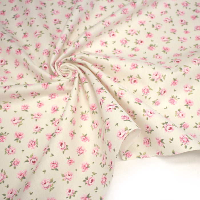 Tissu motif britannique écru aux petites fleurs roses - COLLECTION MAYFAIR