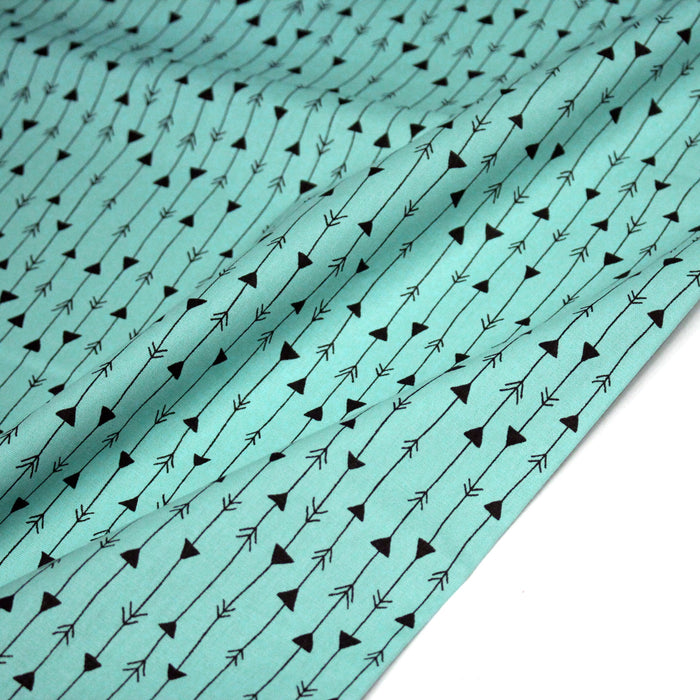 Tissu popeline coton vert aux flèches & liserés noirs - TissusPapi.com