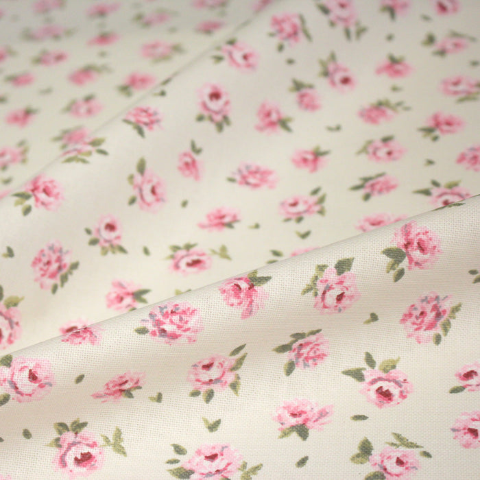 Tissu motif britannique écru aux petites fleurs roses - COLLECTION MAYFAIR