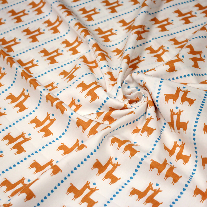 Tissu popeline coton blanc aux lamas oranges et coeurs bleus - TissusPapi.com