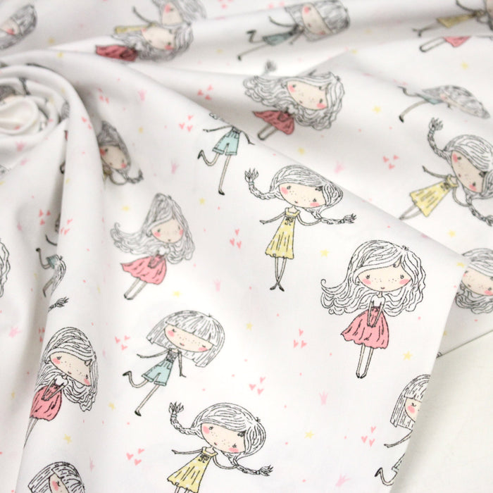 Tissu popeline coton blanc aux petits filles & petits coeurs roses - TissusPapi.com