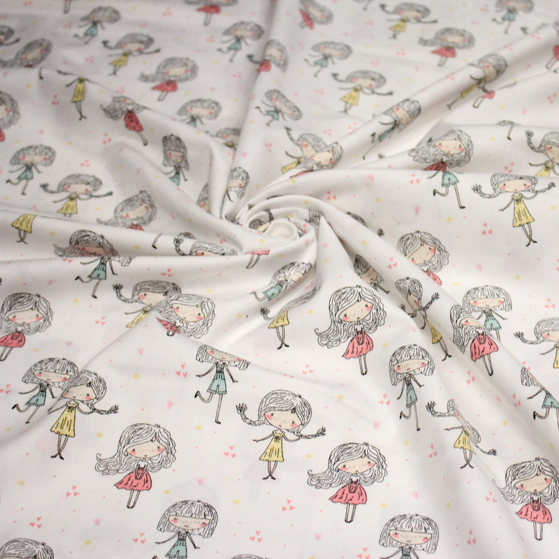 Tissu popeline coton blanc aux petits filles & petits coeurs roses - TissusPapi.com