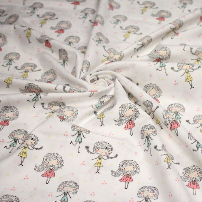 Tissu popeline coton blanc aux petits filles & petits coeurs roses - TissusPapi.com