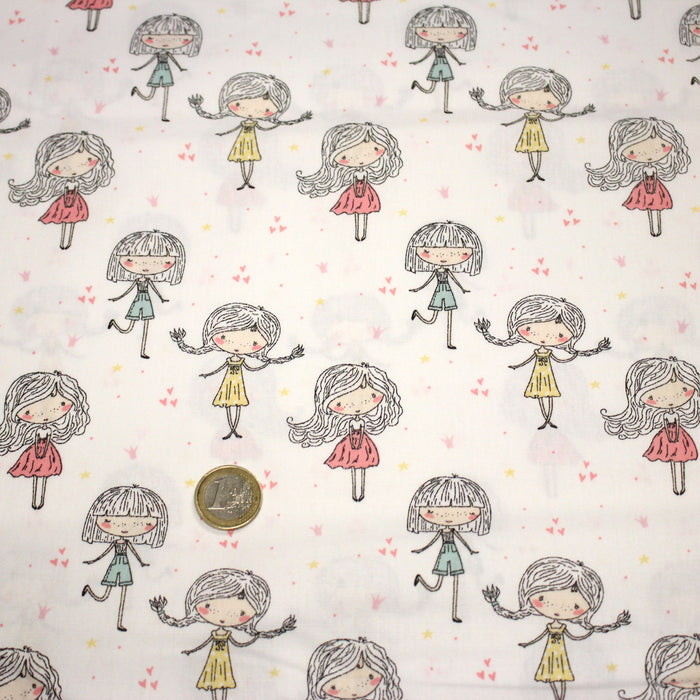 Tissu popeline coton blanc aux petits filles & petits coeurs roses - TissusPapi.com