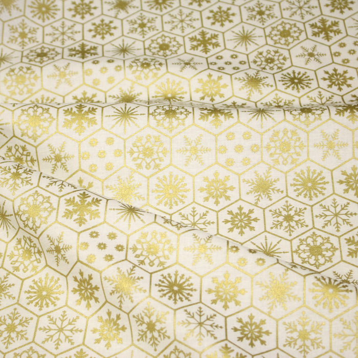 Tissu coton NOËL écru aux hexagones & étoiles des neiges dorés - OEKO-TEX