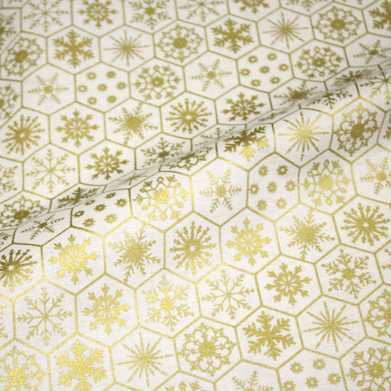 Tissu coton NOËL écru aux hexagones & étoiles des neiges dorés - OEKO - TEX - TissusPapi.com