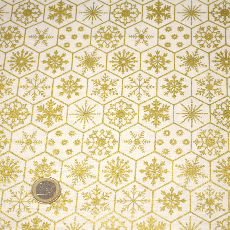 Tissu coton NOËL écru aux hexagones & étoiles des neiges dorés - OEKO - TEX - TissusPapi.com