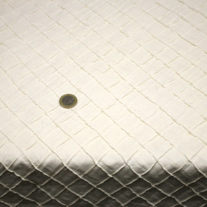 Tissu écru aux carrés cousus façon patchwork