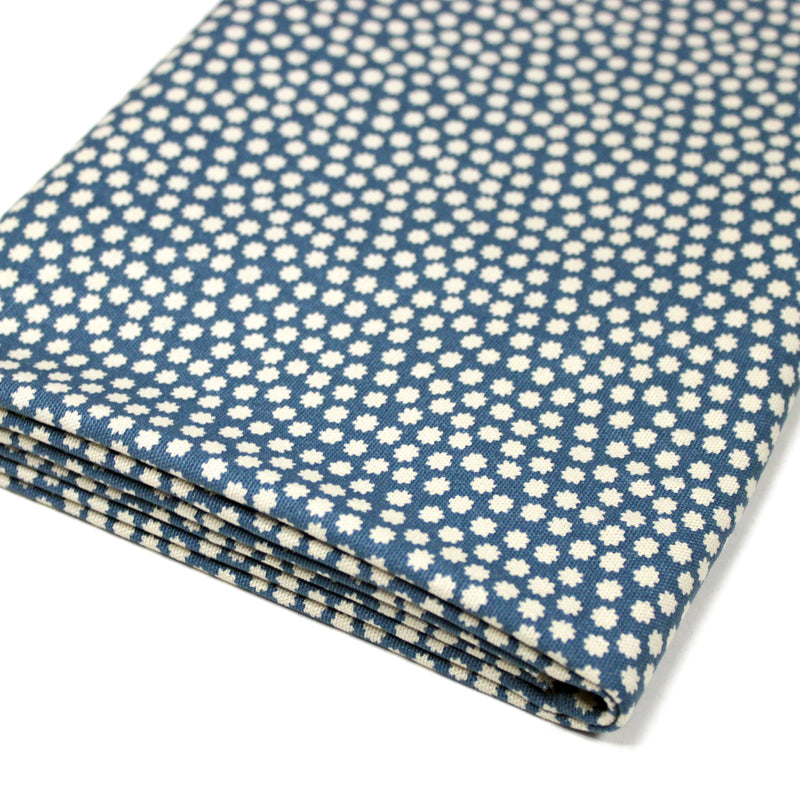 Tissu coton demi natté bleu, fleurs géométriques écrues - MADE IN JAPAN - FABRICATION JAPONAISE