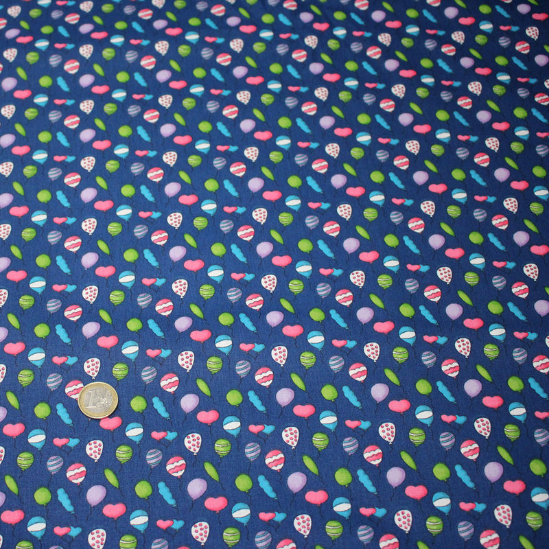 Tissu popeline coton bleu roi aux ballons de baudruches multicolores - TissusPapi.com