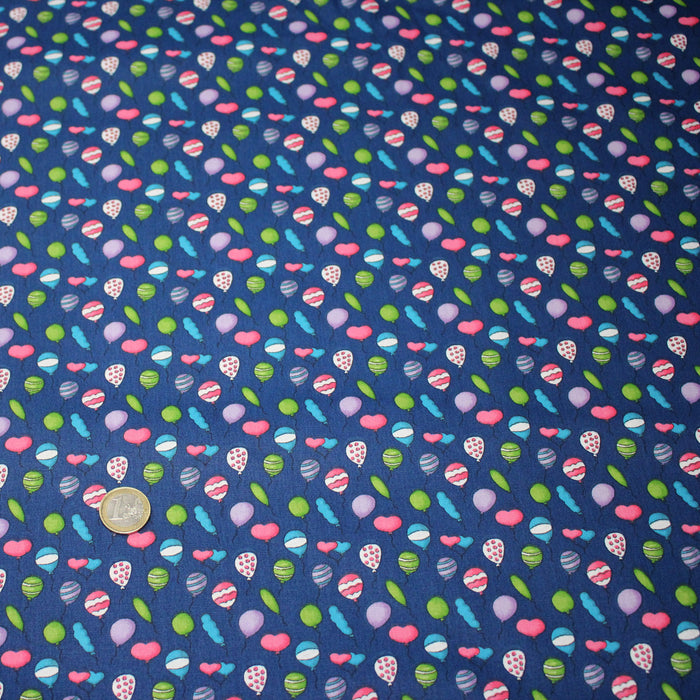 Tissu popeline coton bleu roi aux ballons de baudruches multicolores - TissusPapi.com