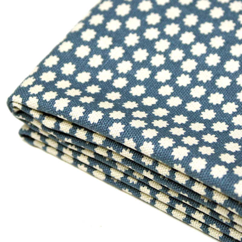 Tissu coton demi natté bleu, fleurs géométriques écrues - MADE IN JAPAN - FABRICATION JAPONAISE