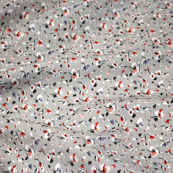 Tissu popeline de viscose gris clair aux fines fleurs blanches, bleues, rouges - Fabrication française - OEKO-TEX