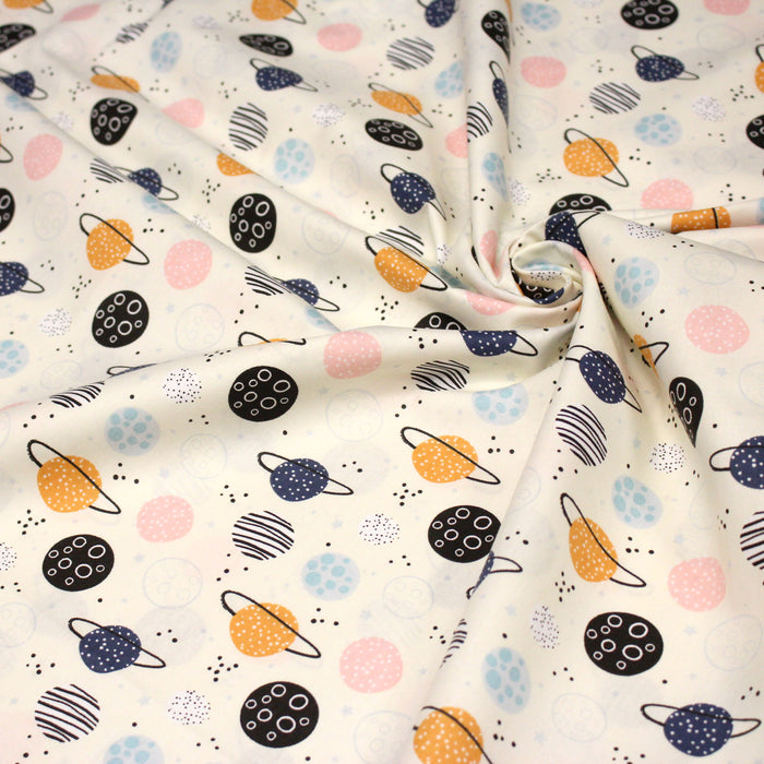 Tissu popeline coton LES PLANETES bleues, roses, oranges, fond écru - TissusPapi.com