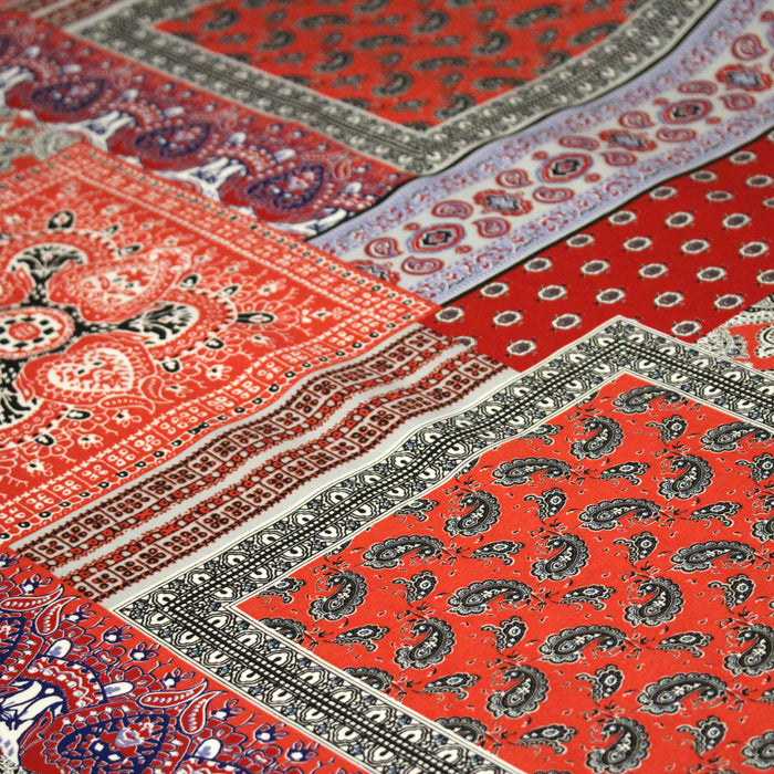Tissu viscose fluide motif indien cachemire BANDANA rouge - Fabrication française