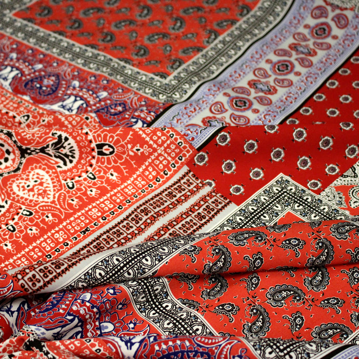 Tissu viscose fluide motif indien cachemire BANDANA rouge - Fabrication française