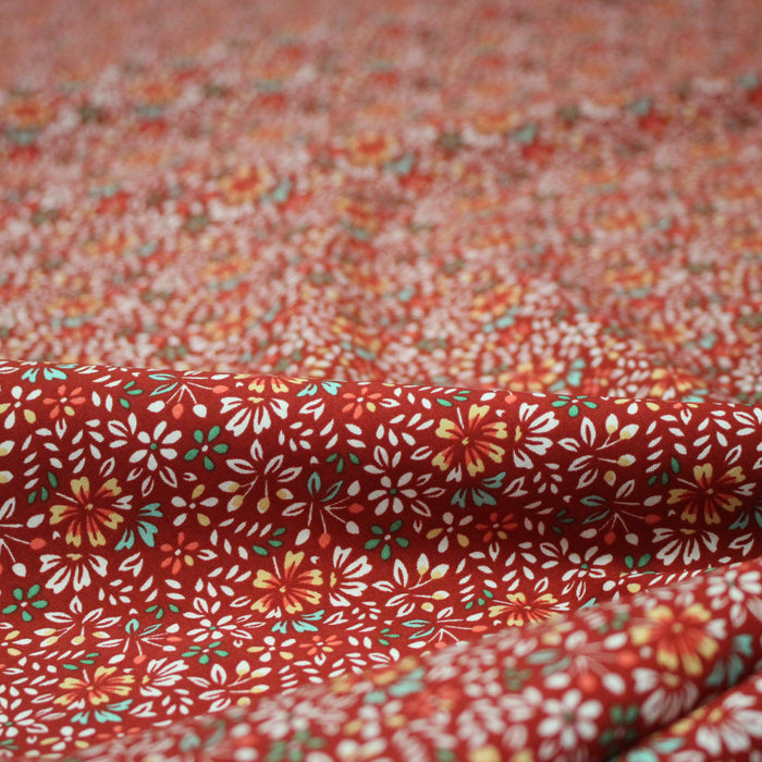 Tissu popeline de viscose rouge aux fines fleurs blanches et jaunes - Fabrication française - OEKO-TEX