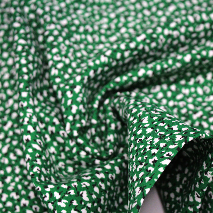 Tissu popeline de viscose vert prairie aux fines fleurs blanches et noires - Fabrication française - OEKO-TEX