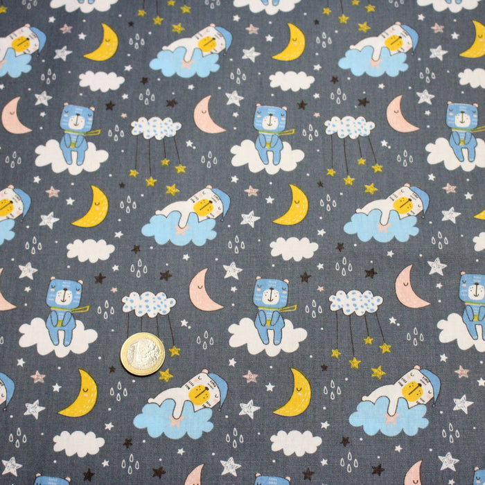 Tissu popeline coton Les ours font dodo, tons gris, bleus, roses - TissusPapi.com