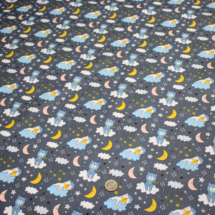 Tissu popeline coton Les ours font dodo, tons gris, bleus, roses - TissusPapi.com
