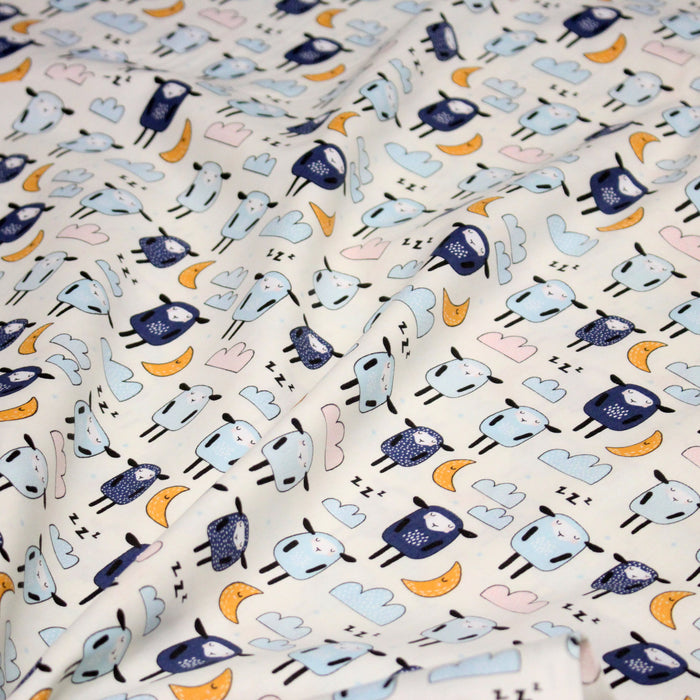 Tissu popeline coton Les montons font dodo, tons écrus bleus oranges - TissusPapi.com