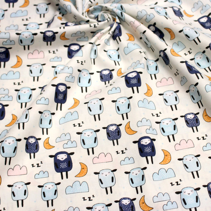 Tissu popeline coton Les montons font dodo, tons écrus bleus oranges - TissusPapi.com