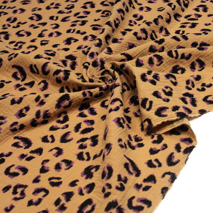 Tissu double gaze imprimée motif léopard fauve marron & violet - OEKO-TEX