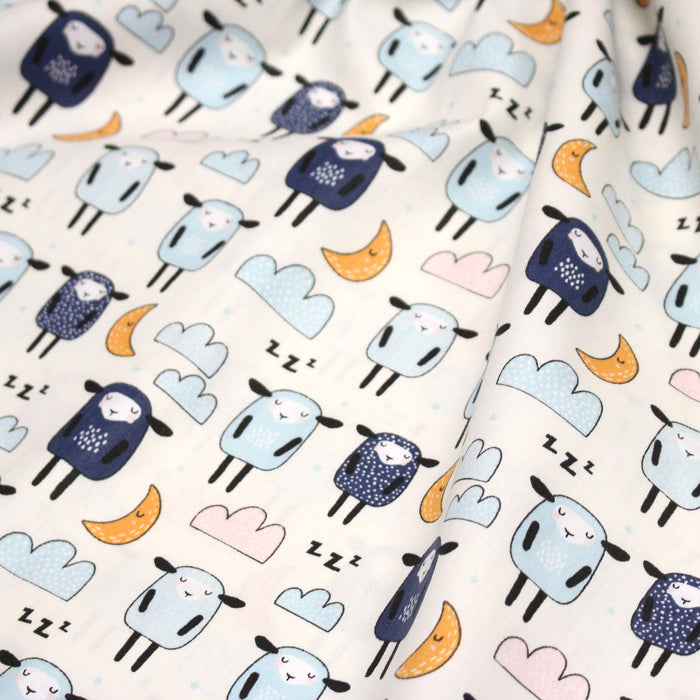 Tissu popeline coton Les montons font dodo, tons écrus bleus oranges - TissusPapi.com