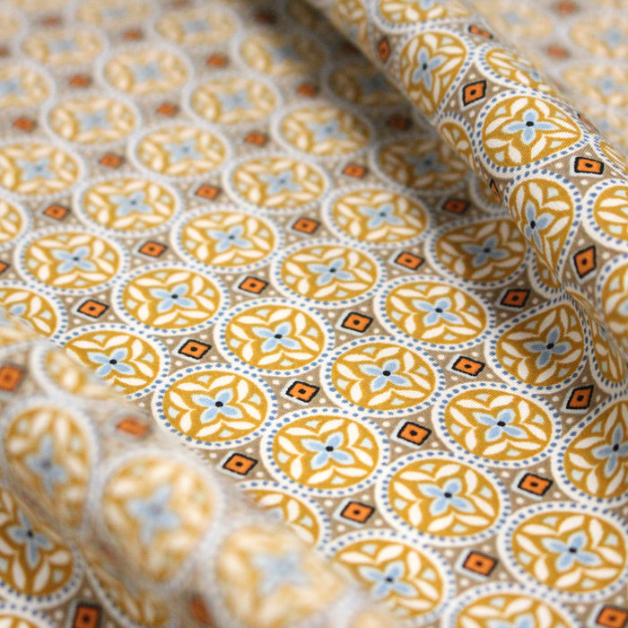 Tissu popeline de viscose aux motifs géométriques jaunes moucharabieh - Fabrication française - OEKO-TEX