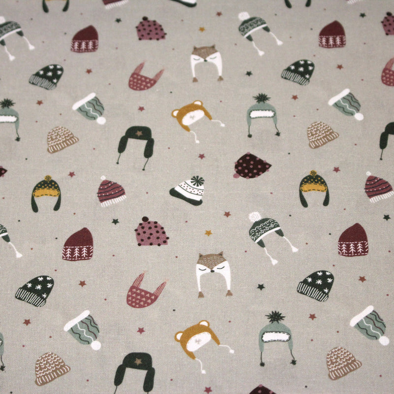 Tissu coton NOËL gris aux chapeaux, bonnets et chapkas - OEKO - TEX - TissusPapi.com