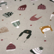 Tissu coton NOËL gris aux chapeaux, bonnets et chapkas - OEKO - TEX - TissusPapi.com