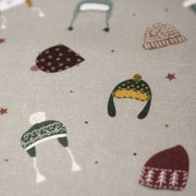 Tissu coton NOËL gris aux chapeaux, bonnets et chapkas - OEKO - TEX - TissusPapi.com