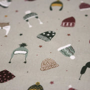 Tissu coton NOËL gris aux chapeaux, bonnets et chapkas - OEKO - TEX - TissusPapi.com