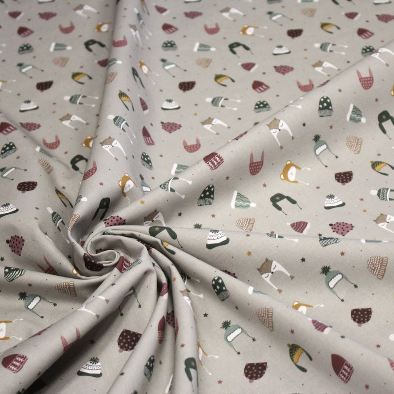 Tissu coton NOËL gris aux chapeaux, bonnets et chapkas - OEKO - TEX - TissusPapi.com
