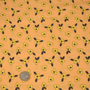 Tissu popeline coton corail aux fleurs graphiques jaunes - TissusPapi.com