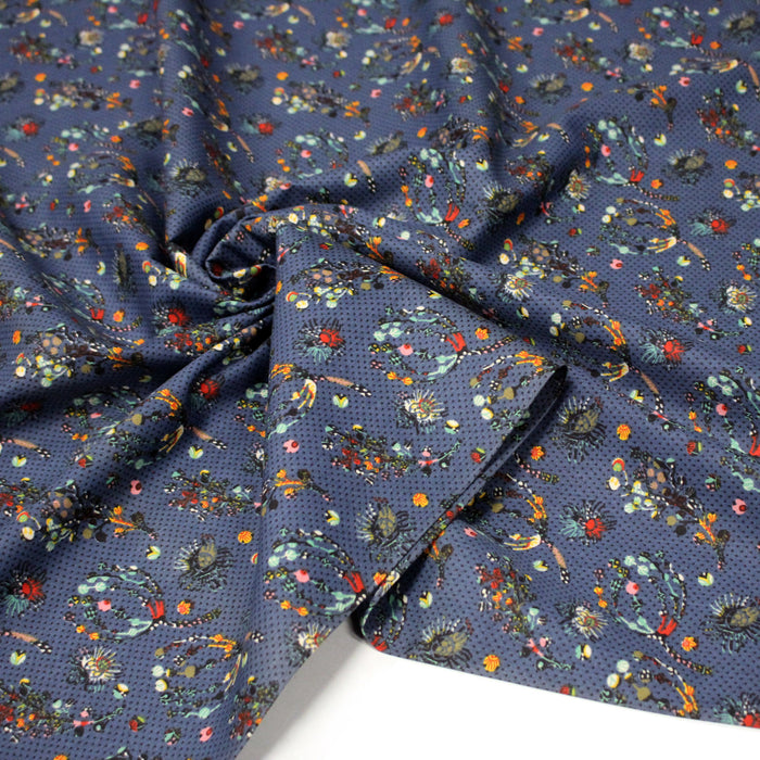 Tissu popeline coton bleu aux fins pois noirs et fines fleurs multicolores - TissusPapi.com