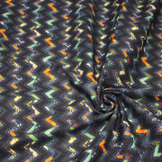 Tissu popeline coton zig zag bleu, noir et fines fleurs multicolores - TissusPapi.com