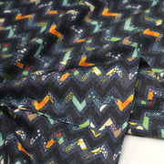 Tissu popeline coton zig zag bleu, noir et fines fleurs multicolores - TissusPapi.com
