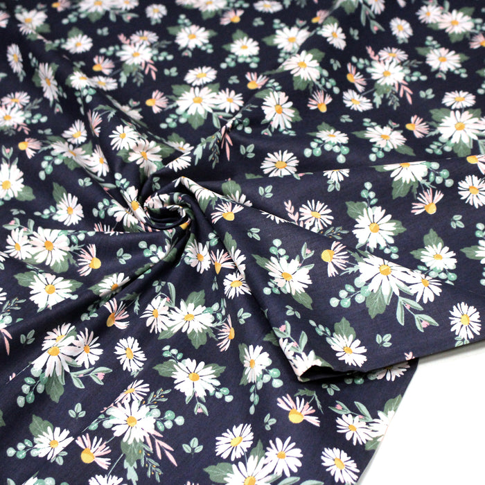 Tissu popeline coton bleu aux marguerites blanches et jaunes - TissusPapi.com