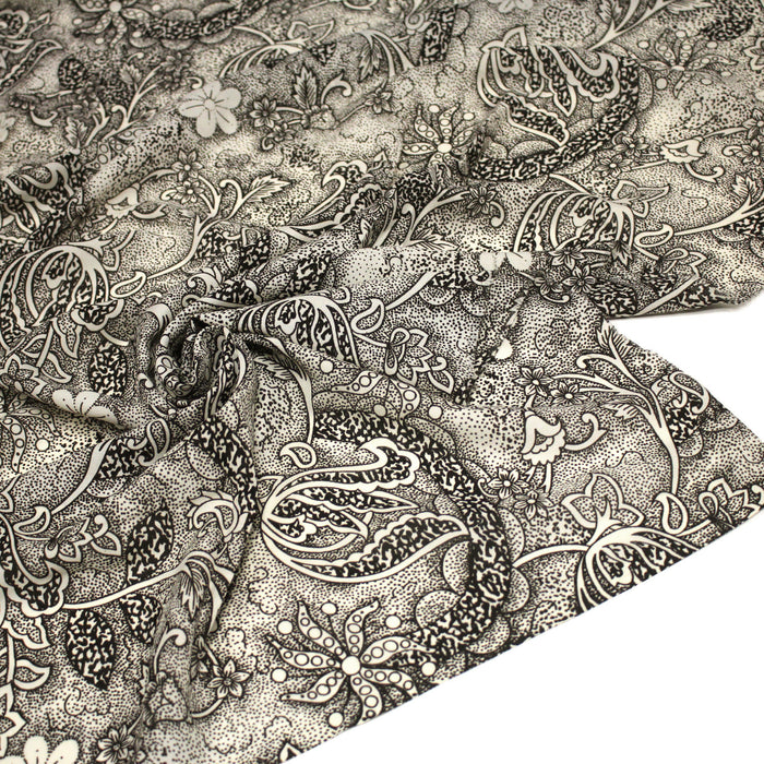 Tissu viscose fluide écru aux fleurs indiennes noires - COLLECTION KALAMKARI