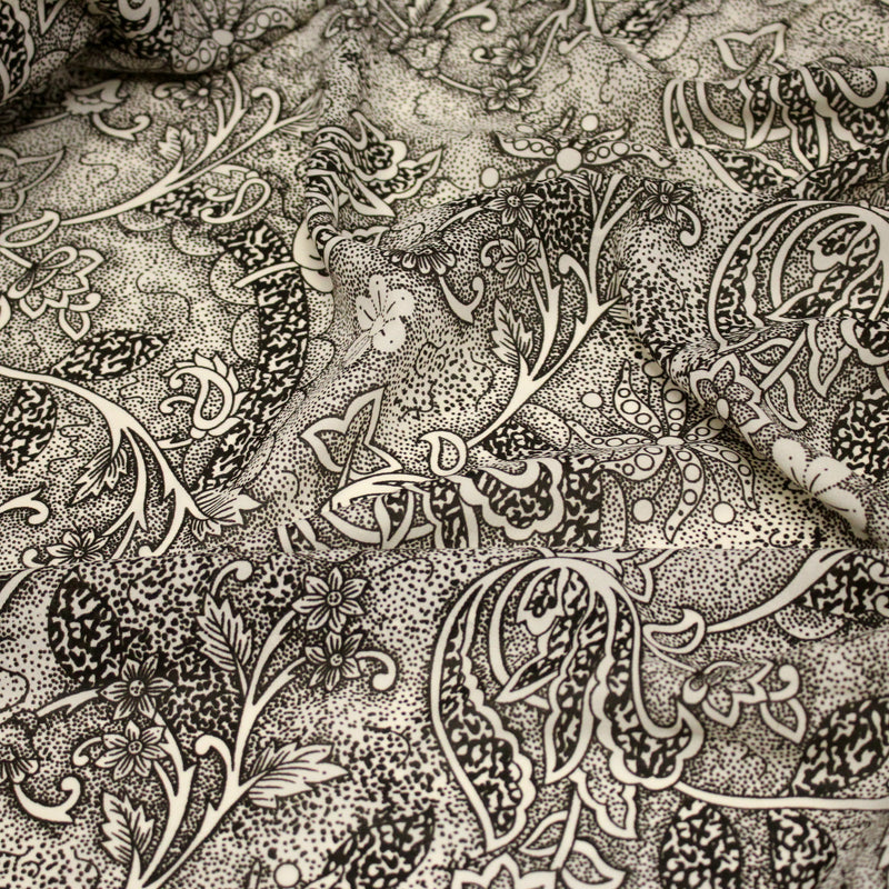 Tissu viscose fluide écru aux fleurs indiennes noires - COLLECTION KALAMKARI - TissusPapi.com